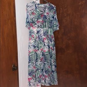 NWOT beautiful button-up floral dress 617